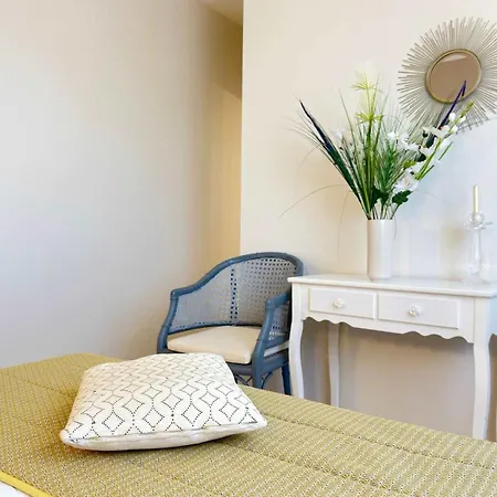 Appartamento Beachfront 3 Bedroom With Panoramic Sea View And Balcony