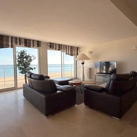 Beachfront 3 Bedroom With Panoramic Sea View And Balcony Appartamento *
