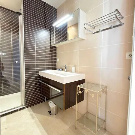 Beachfront 3 Bedroom With Panoramic Sea View And Balcony * Valras-Plage