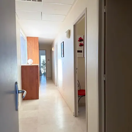 Appartamento Beachfront 3 Bedroom With Panoramic Sea View And Balcony