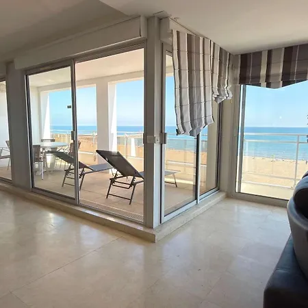 Appartamento Beachfront 3 Bedroom With Panoramic Sea View And Balcony