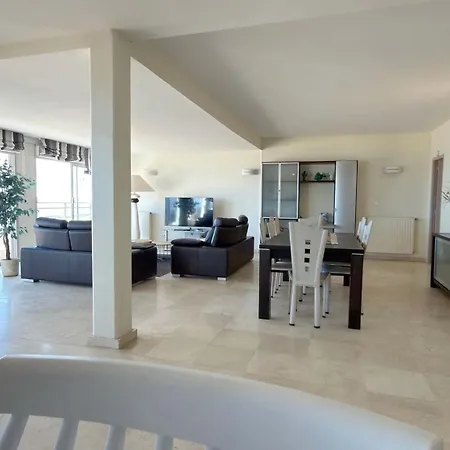 Appartamento Beachfront 3 Bedroom With Panoramic Sea View And Balcony *