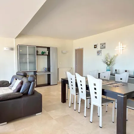 Beachfront 3 Bedroom With Panoramic Sea View And Balcony * Valras-Plage