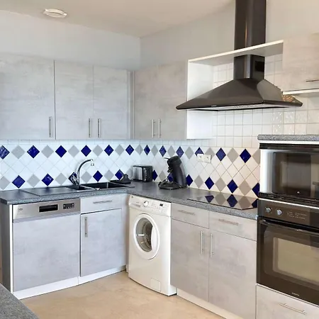 Beachfront 3 Bedroom With Panoramic Sea View And Balcony Valras-Plage
