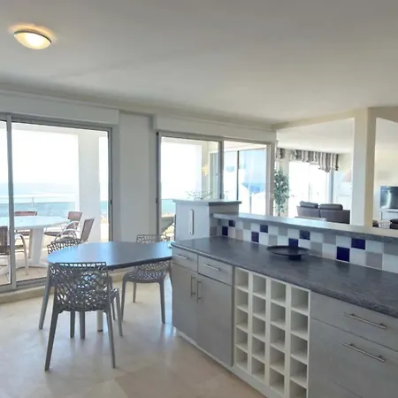 Appartamento Beachfront 3 Bedroom With Panoramic Sea View And Balcony